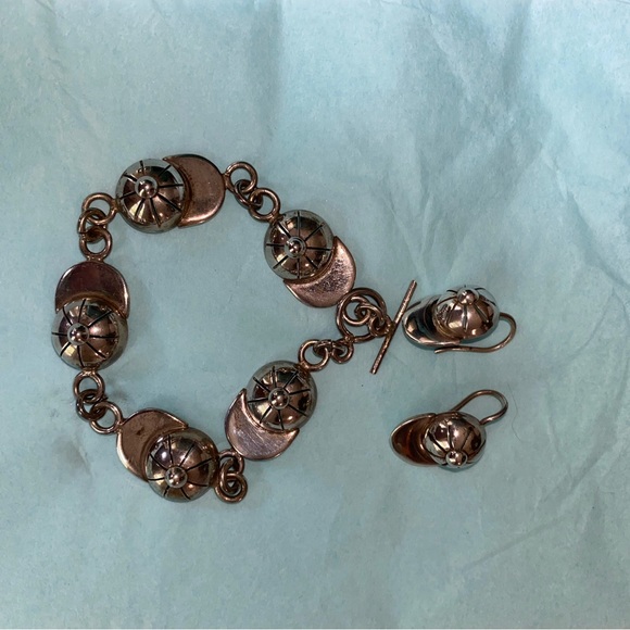 Baseball hat bracelet and earrings - Picture 3 of 3